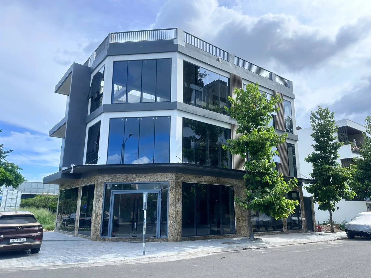 Bán tòa văn phòng 192m² 4 tầng mặt Thích Quảng Đức - Ảnh thu nhỏ 2