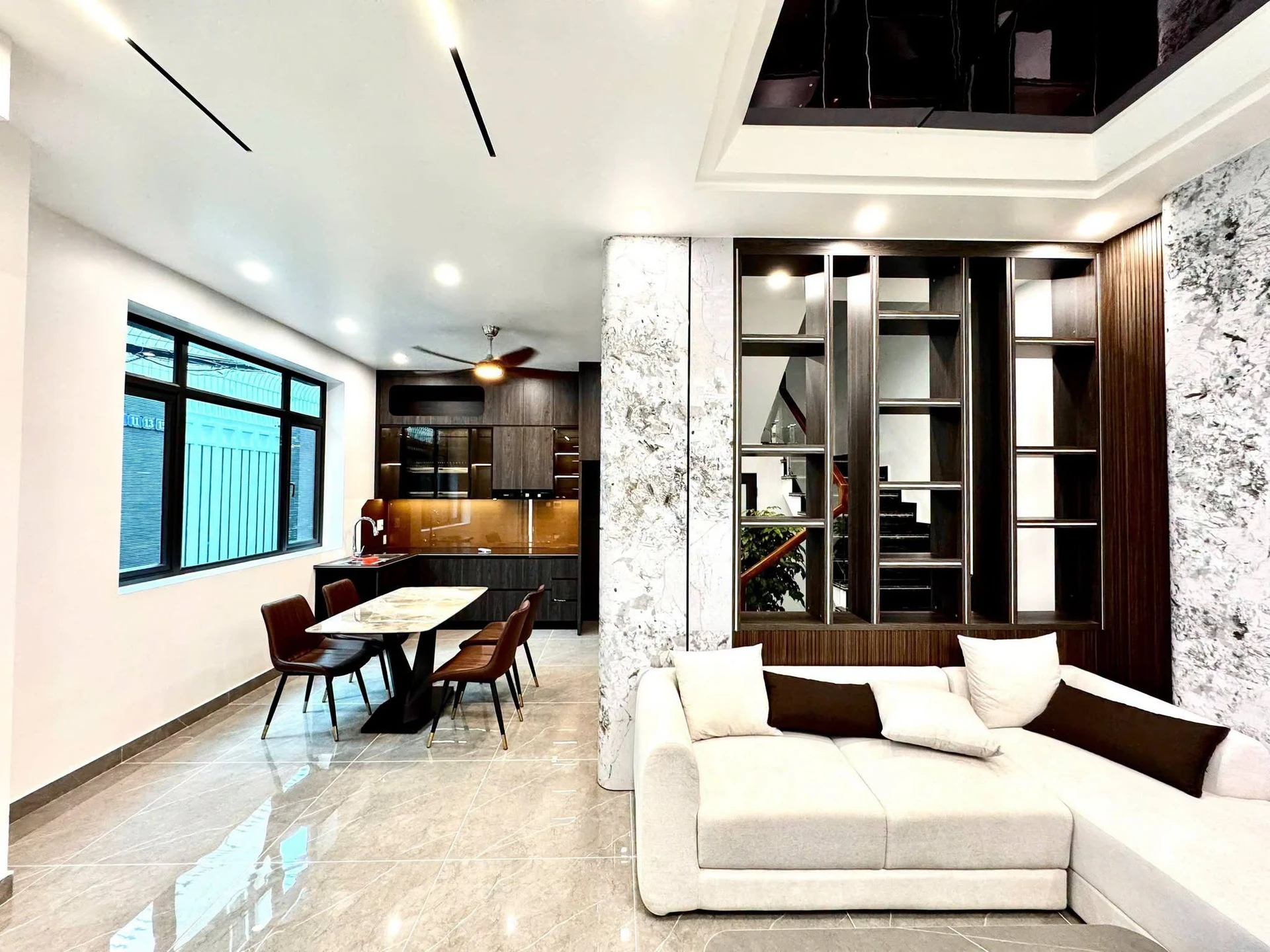 Bán nhà 4 tầng full nội thất 60m² trung tâm Trần Nguyên Hãn - Ảnh 1