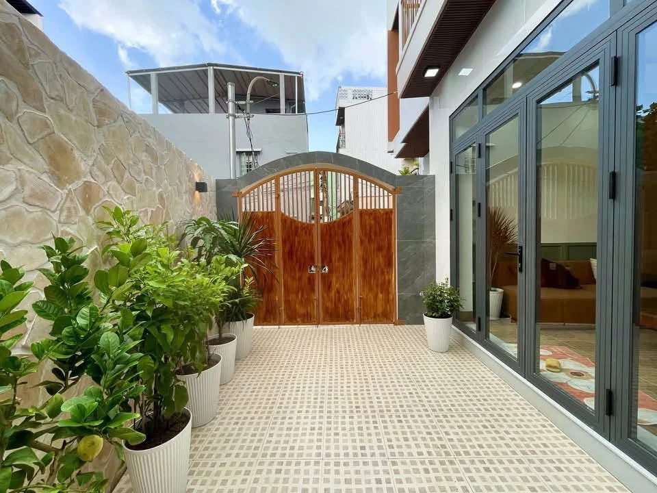 Nhà 2 tầng full nội thất, 83m2, 5 tỷ 990 Hải Châu - Ảnh thu nhỏ 2