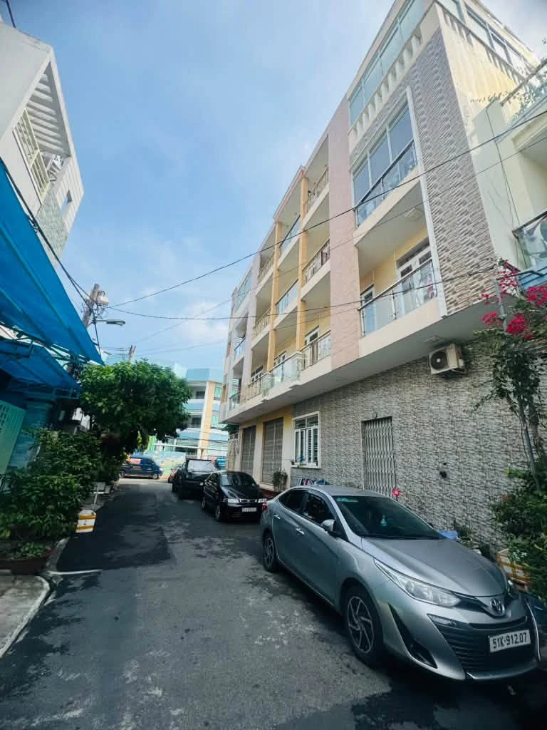 Bán nhà lô góc CHDV mặt tiền khu Tên Lửa 4x21m, 9PN, thu nhập 50tr/tháng, Bình Tân - Ảnh 1
