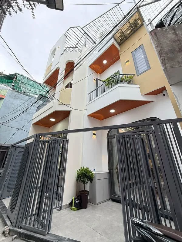 Bán nhà 3 tầng 62m2 gần biển Đà Nẵng 5 tỷ 6 - Ảnh 1