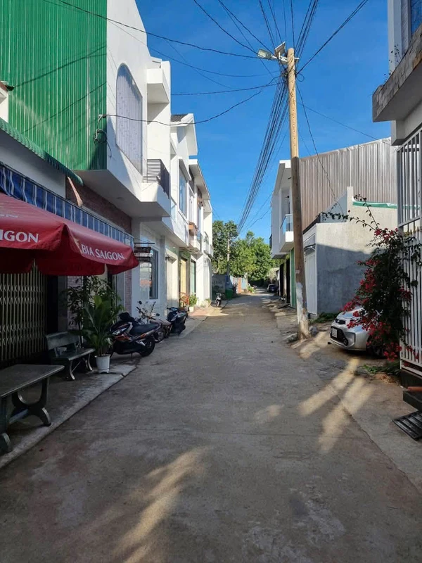 Bán nhà 1 mê mới 100%, 4 phòng ngủ, hẻm 111 Nguyễn Tri Phương, Buôn Ma Thuột, giá 4,2 tỷ