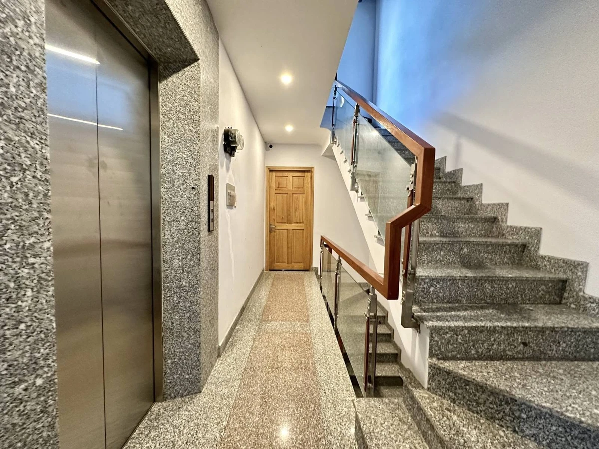 Bán nhà 6 tầng có thang máy 8 phòng master 100m² Bình Thạnh giáp Quận 1 - Ảnh thu nhỏ 3