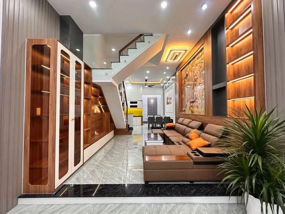 Bán nhà phố 60m² 4PN 4WC trung tâm Dĩ An, 5 tỷ 799 triệu - Ảnh thu nhỏ 3
