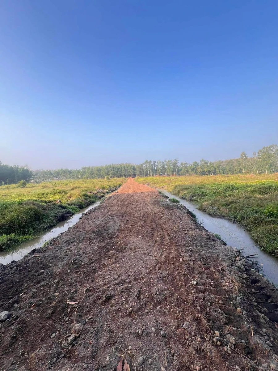 Bán đất Phú Giáo 14.000m² mặt tiền, giáp suối - Ảnh 1