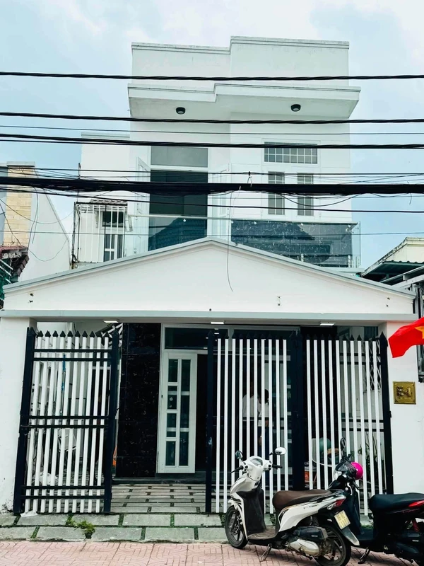 Bán nhà lầu mặt tiền đường Hiền Vương, 73m2, 2PN, giá 3,5 tỷ, Thanh Hải, Phan Thiết