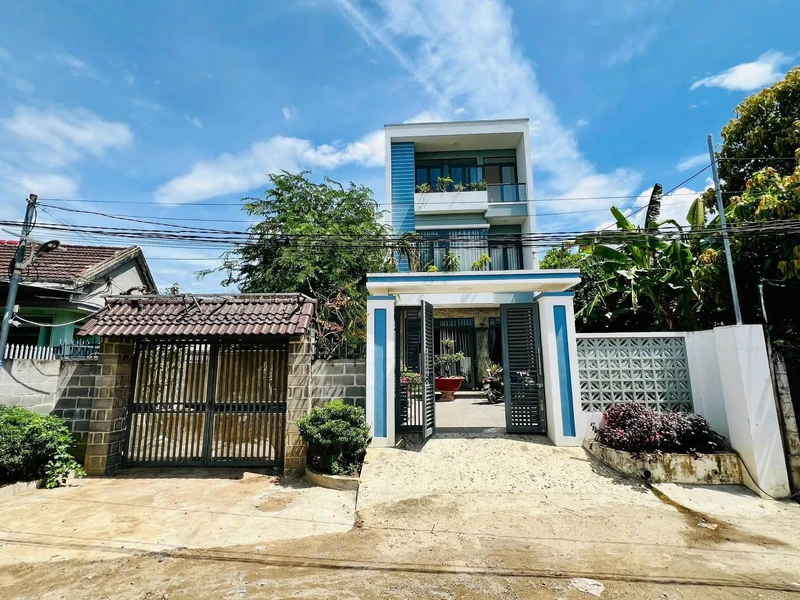 Bán nhà 3 tầng 204m2 sân vườn Diên Phú Nha Trang 2.4 tỷ