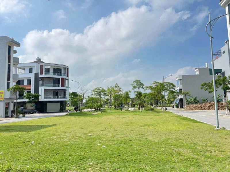 Bán đất lô góc 82m2 giữa đường Huyền Quang và Đinh Liệt, Tân Phú Hưng, Hải Dương