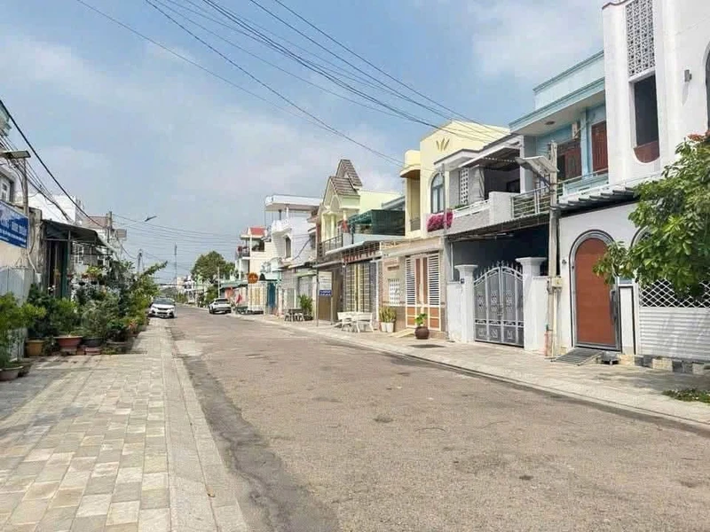 Bán nhà 1 trệt 1 lầu 3PN 100m² mặt tiền Bùi Thị Xuân Phan Thiết