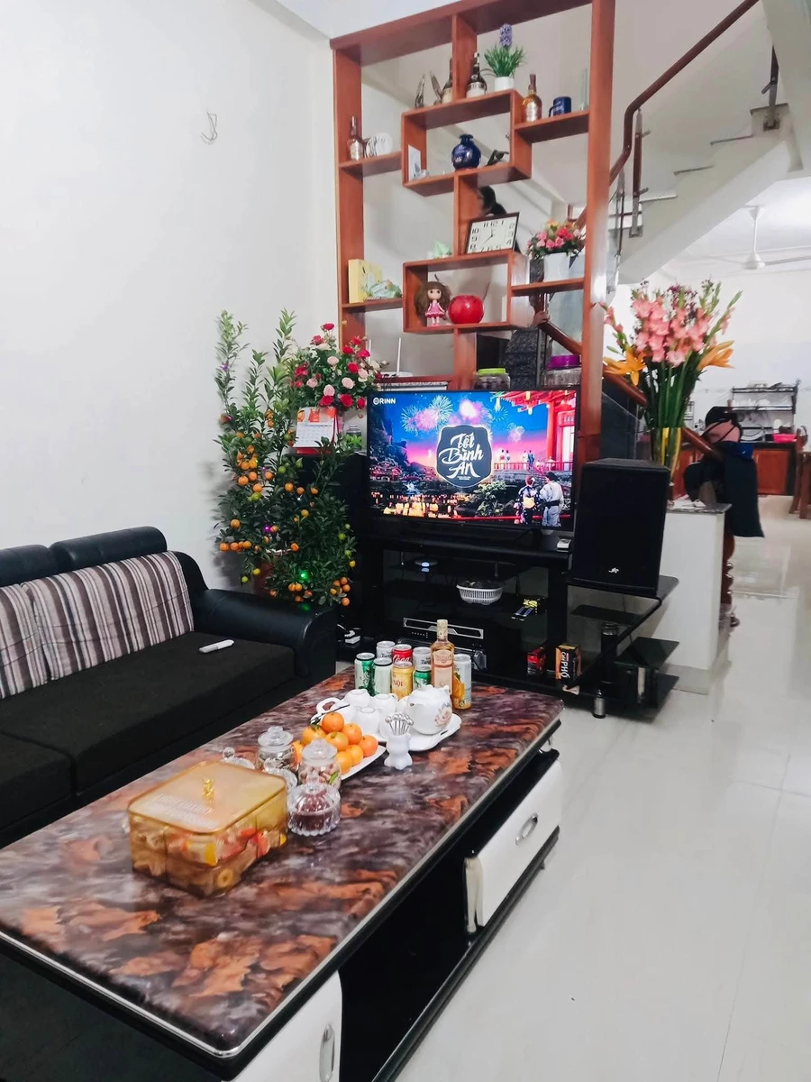 Bán nhà 3 tầng 69,8m2 3 phòng ngủ phường Trường Thị - Ảnh 1