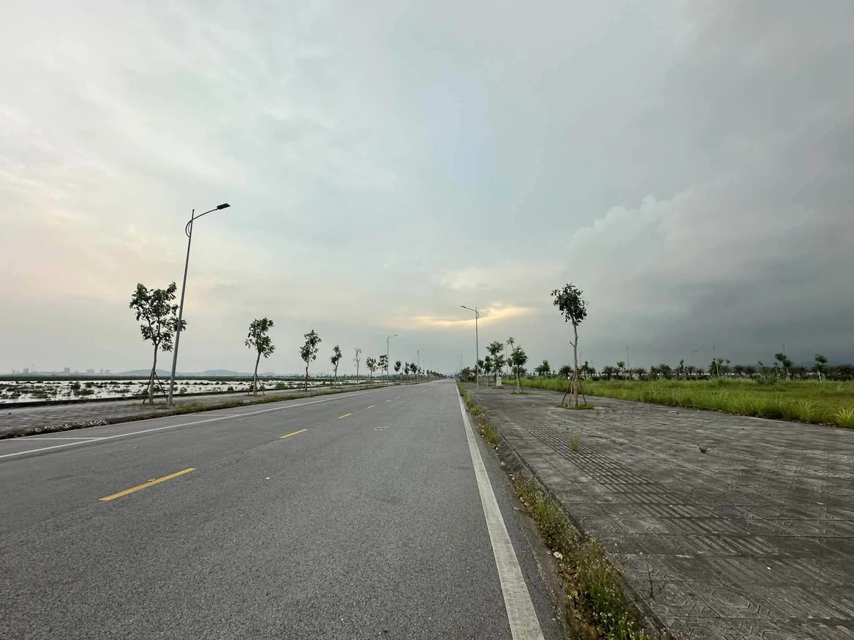 Bán đất Hạ Long 300m², view biển, mặt tiền 15m, 7.2 tỷ - Ảnh thu nhỏ 2