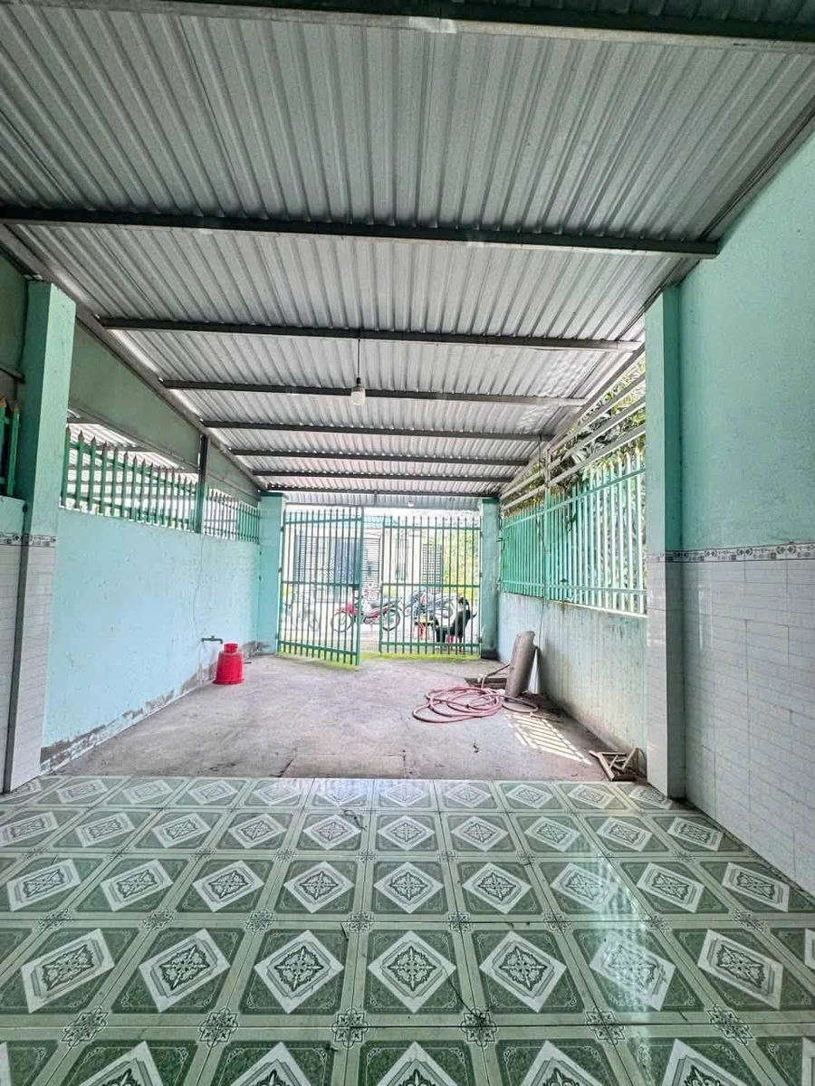 Bán nhà bê tông kiên cố 4,5x27m, 2PN, gần thị trấn Đức Hòa, giá 1,35 tỷ - Ảnh thu nhỏ 2