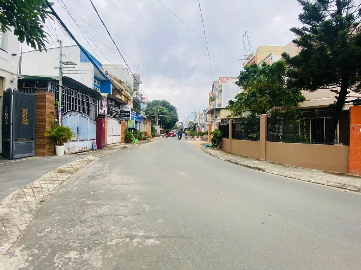 Bán nhà 1 trệt 1 lầu 100m2 3PN Tân Phong - 4 tỷ 800 triệu - Ảnh 1