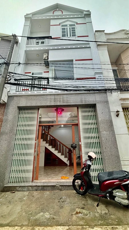 Bán nhà 3 tầng 40m2 gần chợ Phú Tài, Quy Nhơn Tây, 1,4 tỷ