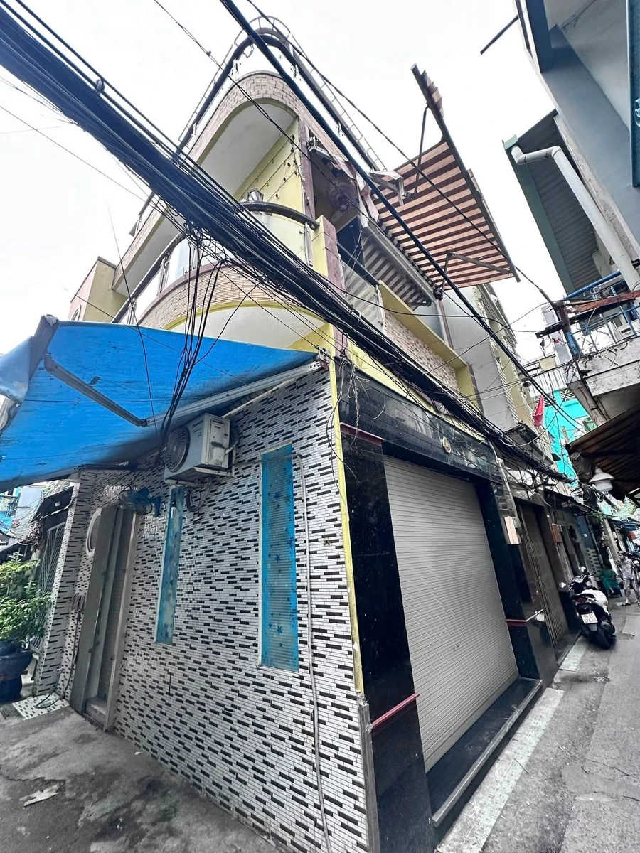 Bán nhà góc 2 mặt hẻm Đoàn Văn Bơ Quận 4, 28m², 3 tầng, giá 3,7 tỷ - Ảnh 1