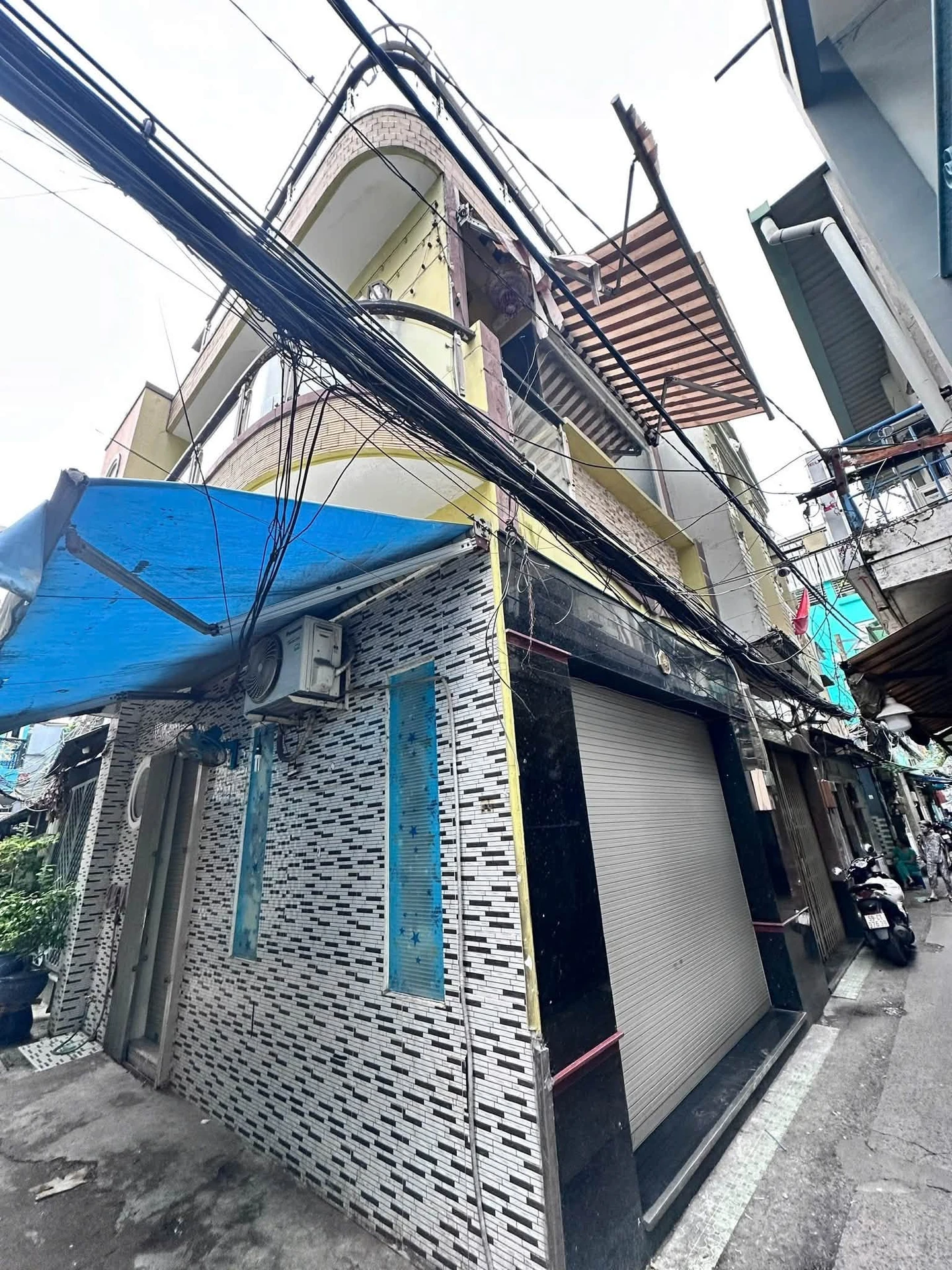 Bán nhà góc 2 mặt hẻm Đoàn Văn Bơ Quận 4, 28m², 3 tầng, giá 3,7 tỷ - Ảnh 1