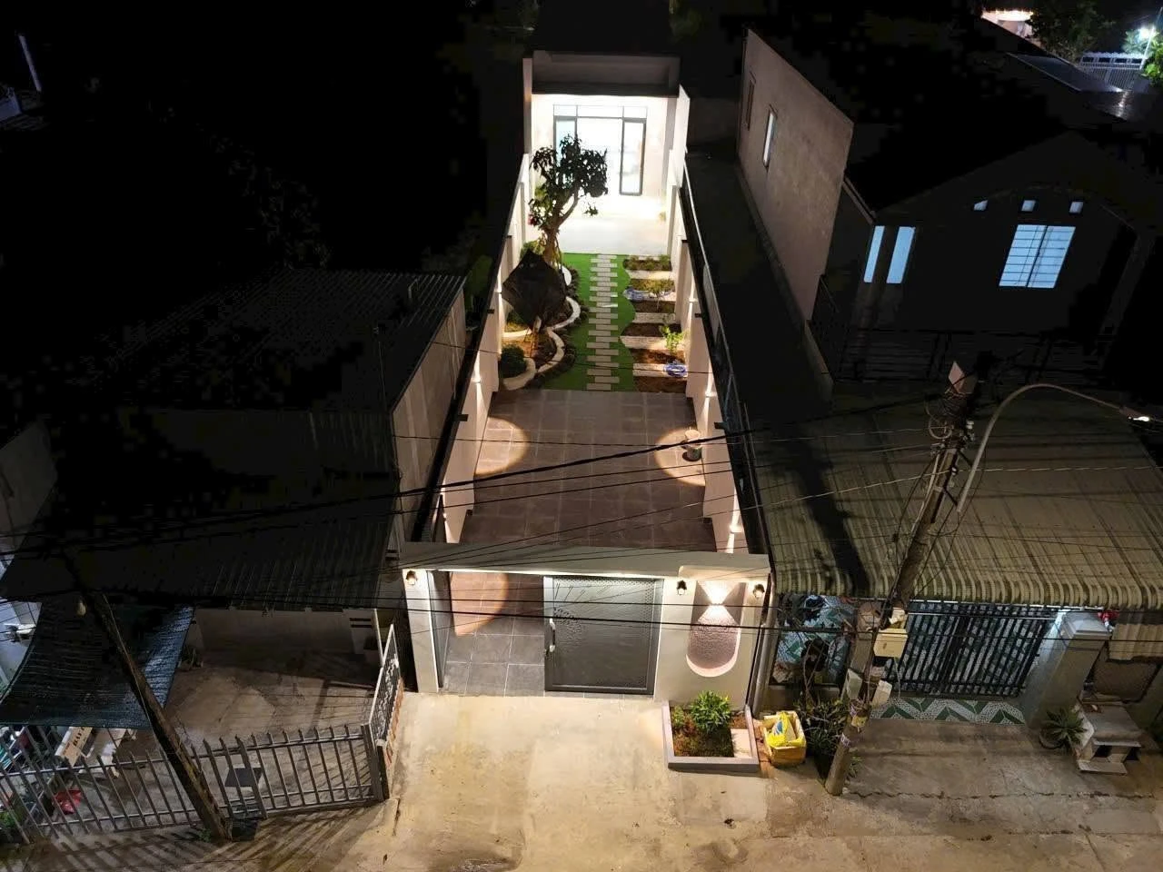 Bán nhà mặt tiền sân vườn 5x60m, 3PN 4WC, Rạch Giá - Ảnh 1