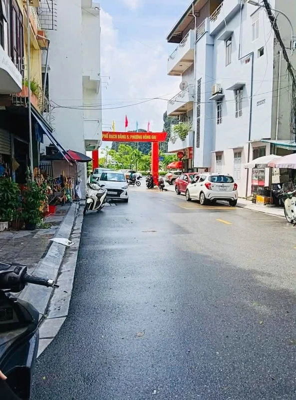 Bán nhà 3 tầng 94m, mặt tiền 6,6m kinh doanh, 7 tỷ, Hạ Long