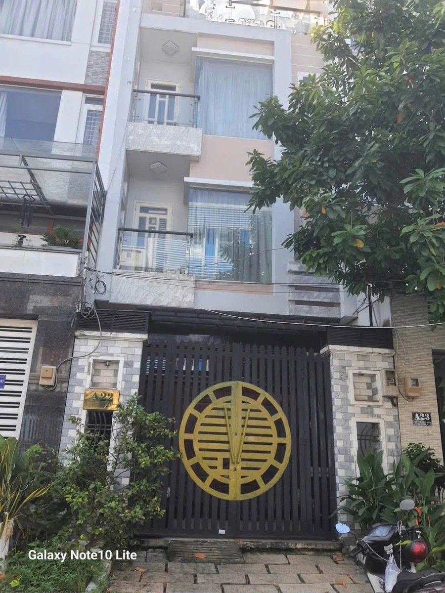 Bán nhà mặt tiền Quận 7, KĐT Nam Long 99m2, giá 13.5 tỷ - Ảnh thu nhỏ 2