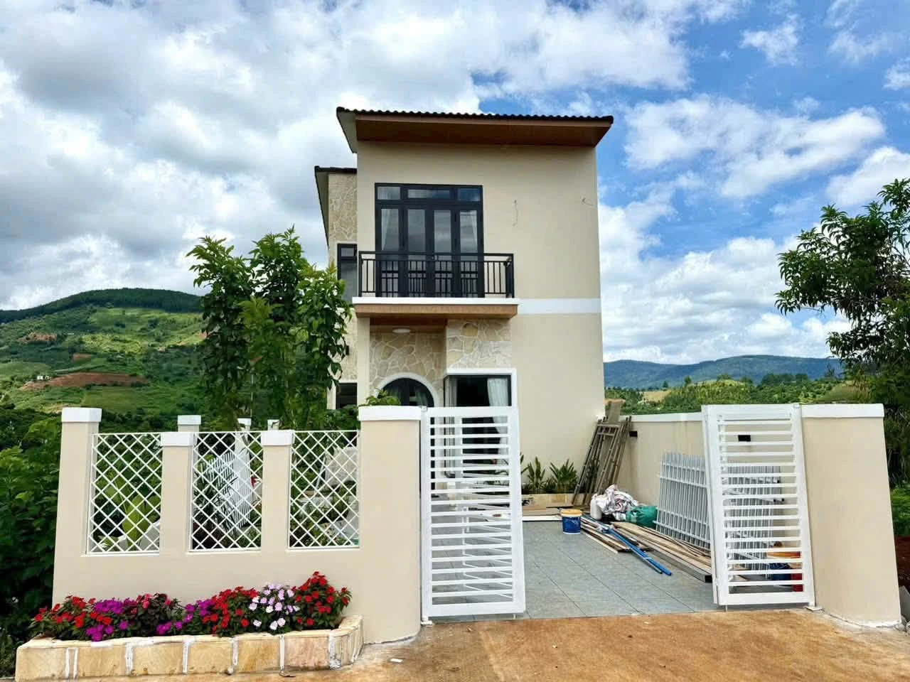 Bán nhà nghỉ dưỡng 261m² 3PN Nam Ban Lâm Hà 2,9 tỷ - Ảnh 1