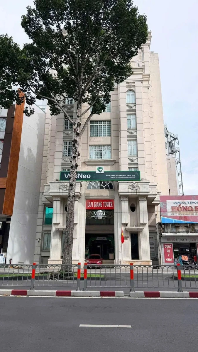 Bán tòa nhà mặt tiền 2.171m² Trần Hưng Đạo, Quận 1 - 399 tỷ - Ảnh 1