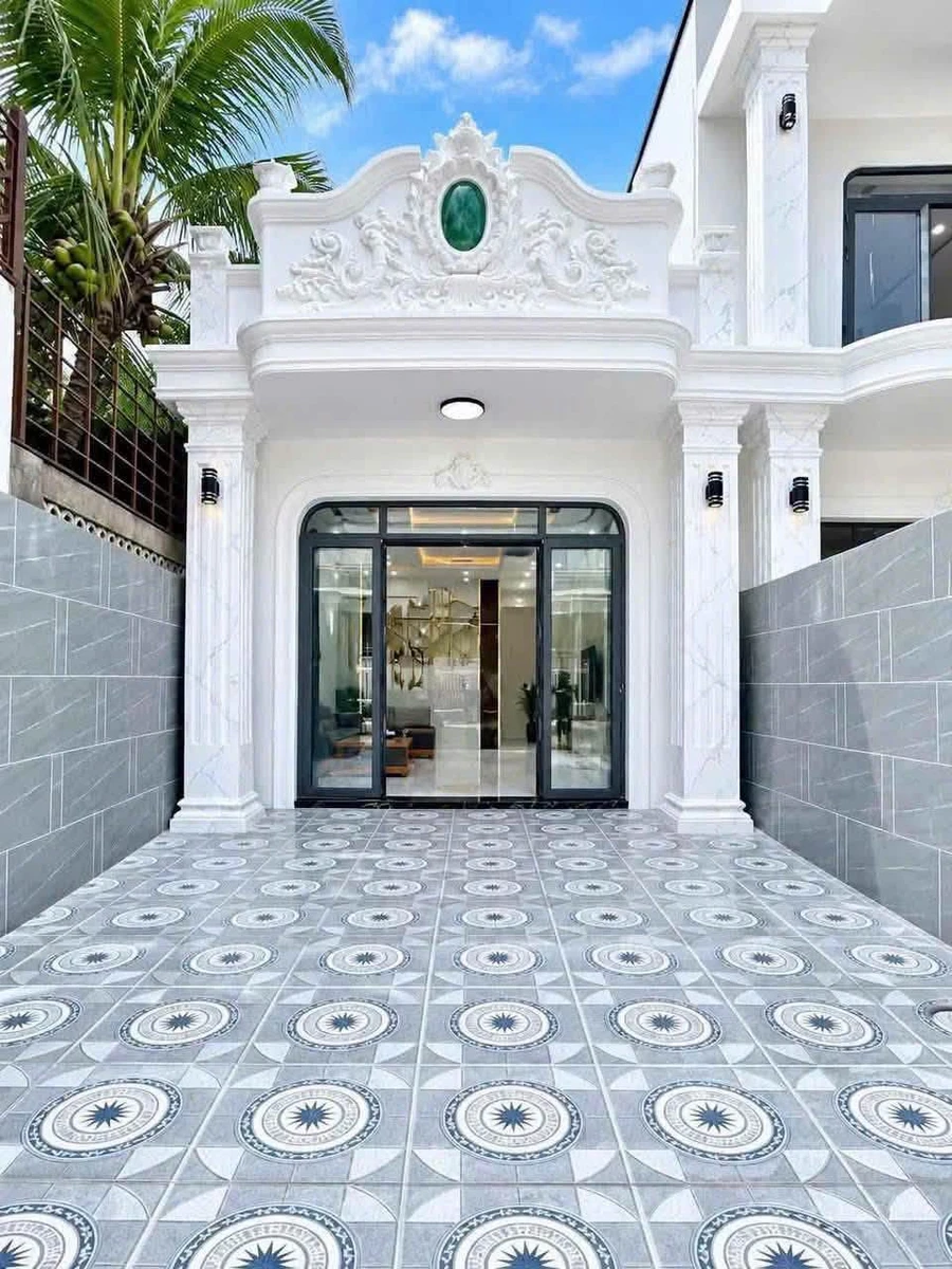 Bán nhà mặt tiền đường Nguyễn Thị Mai, Rạch Giá, 5x20m, 3 phòng ngủ, giá 2,65 tỷ - Ảnh 1