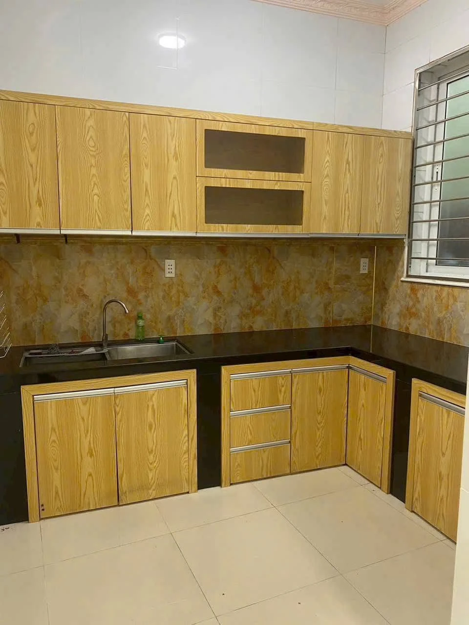 Bán nhà nguyên căn 5PN full nội thất 121m2 trung tâm phường Bến Tre giá 2 tỷ - Ảnh 1