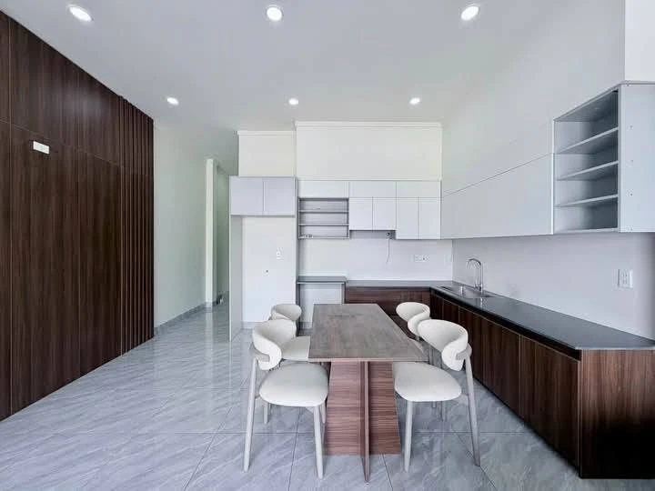 Bán nhà phố 100m² nội thất đầy đủ Long Khánh 1 tỷ 250 triệu - Ảnh thu nhỏ 2