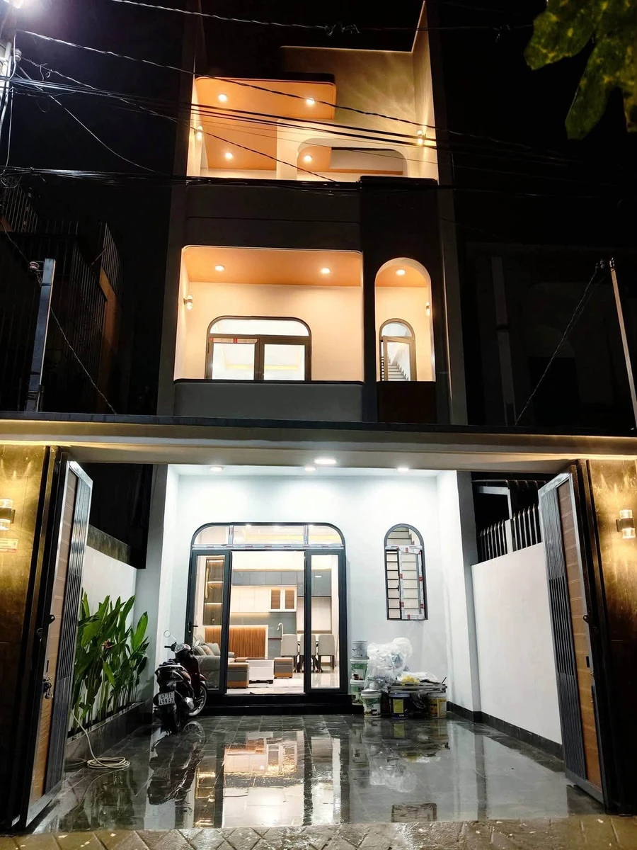 Bán nhà 1 trệt 2 lầu 3PN full nội thất hẻm 121 DX 006 Phú Mỹ, Bình Dương giá 3,89 tỷ - Ảnh thu nhỏ 2