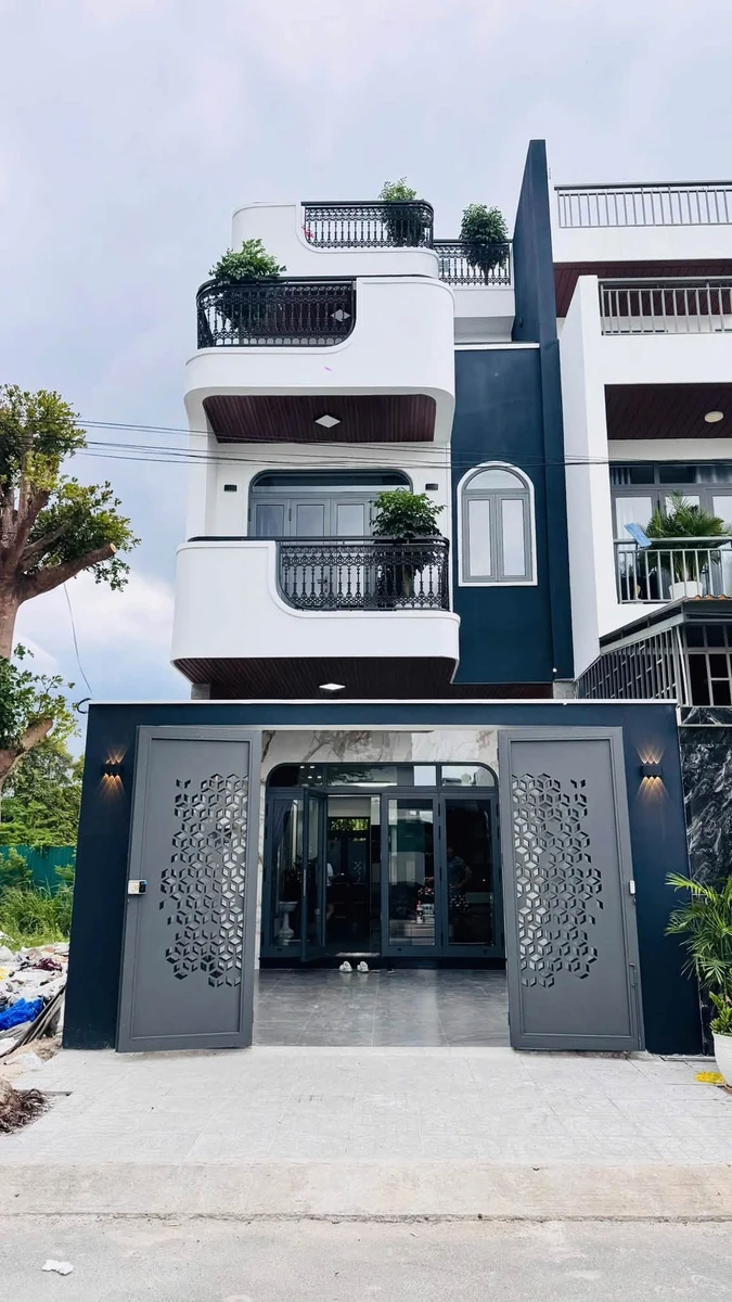 Bán nhà 3 tầng 100m² có thang máy Nha Trang 9,35 tỷ - Ảnh 1