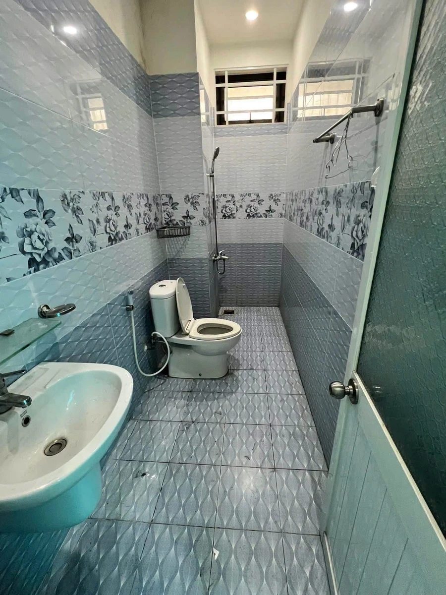 Bán nhà 3 tầng mặt tiền 100m2, 4PN, Thủ Dầu Một - Ảnh thu nhỏ 3