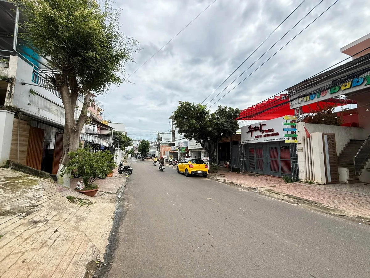 Bán nhà 3 lầu mặt tiền Nguyễn Công Trứ, 131m², Quận 1 - Ảnh 1
