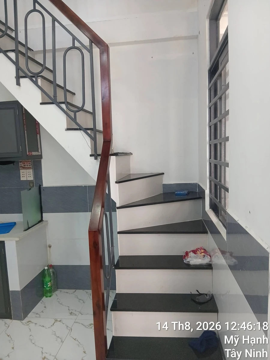 Bán nhà 4x4 một trệt một lầu tại Đức Hòa, gần cổng Hoàng Gia, giá 380 triệu - Ảnh thu nhỏ 2