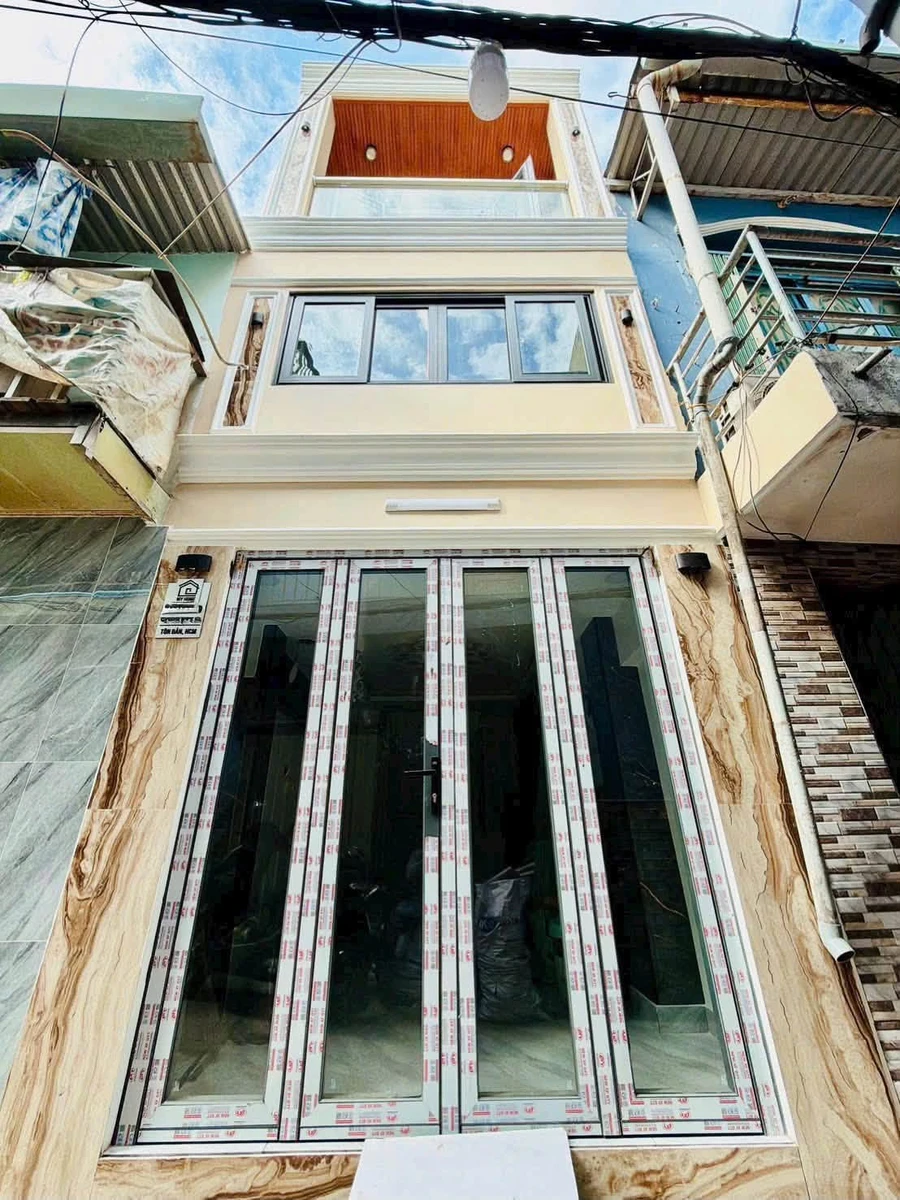 Bán nhà 1 trệt 2 lầu Quận 4, 15.1m2 đất, 2PN 3WC, giá 3,05 tỷ - Ảnh 1