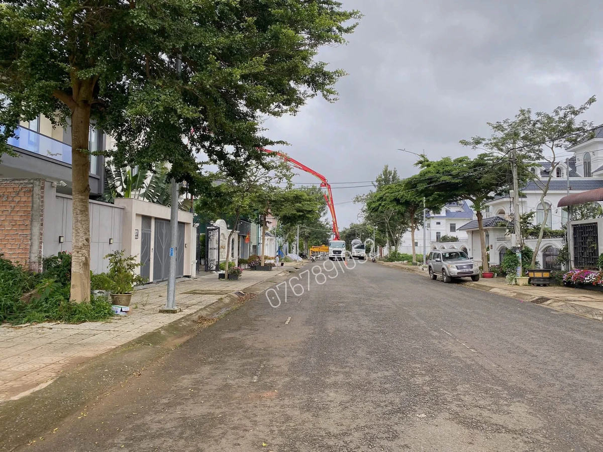 Bán đất Đức Trọng 300m² full thổ cư giá 8.4 tỷ - Ảnh 1