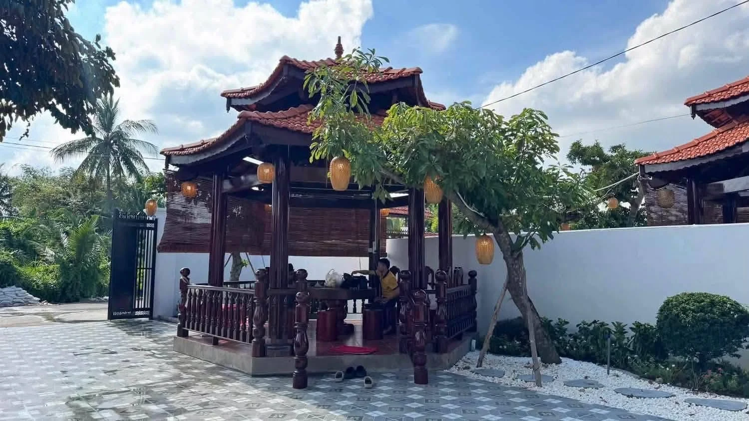 Bán nhà phố hiện đại 415m2, 3 phòng ngủ, full nội thất tại Hòa Phú, Tây Ninh - Ảnh 1