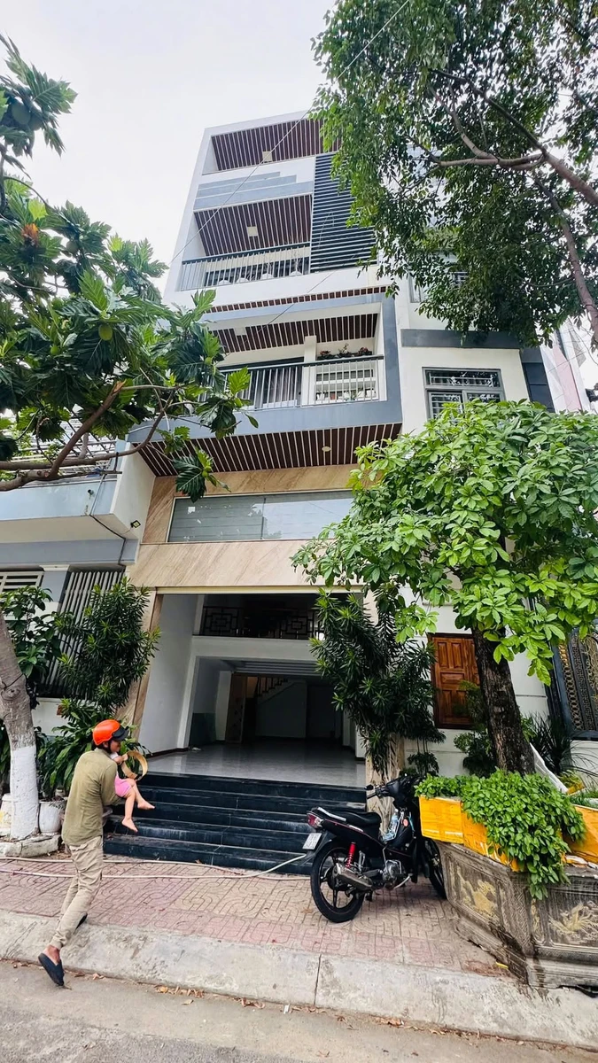 Bán nhà 5 tầng mặt tiền Trường Sơn 91m2 gần biển Nha Trang - Ảnh 1