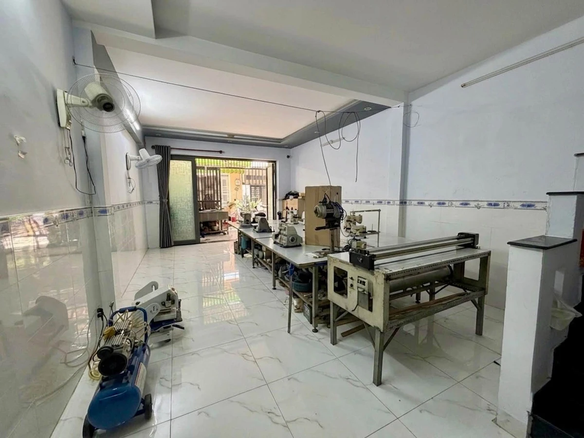 Bán nhà 3 tầng Lê Trọng Tấn, Bình Tân, 72m2, hơn 4 tỷ - Ảnh thu nhỏ 4