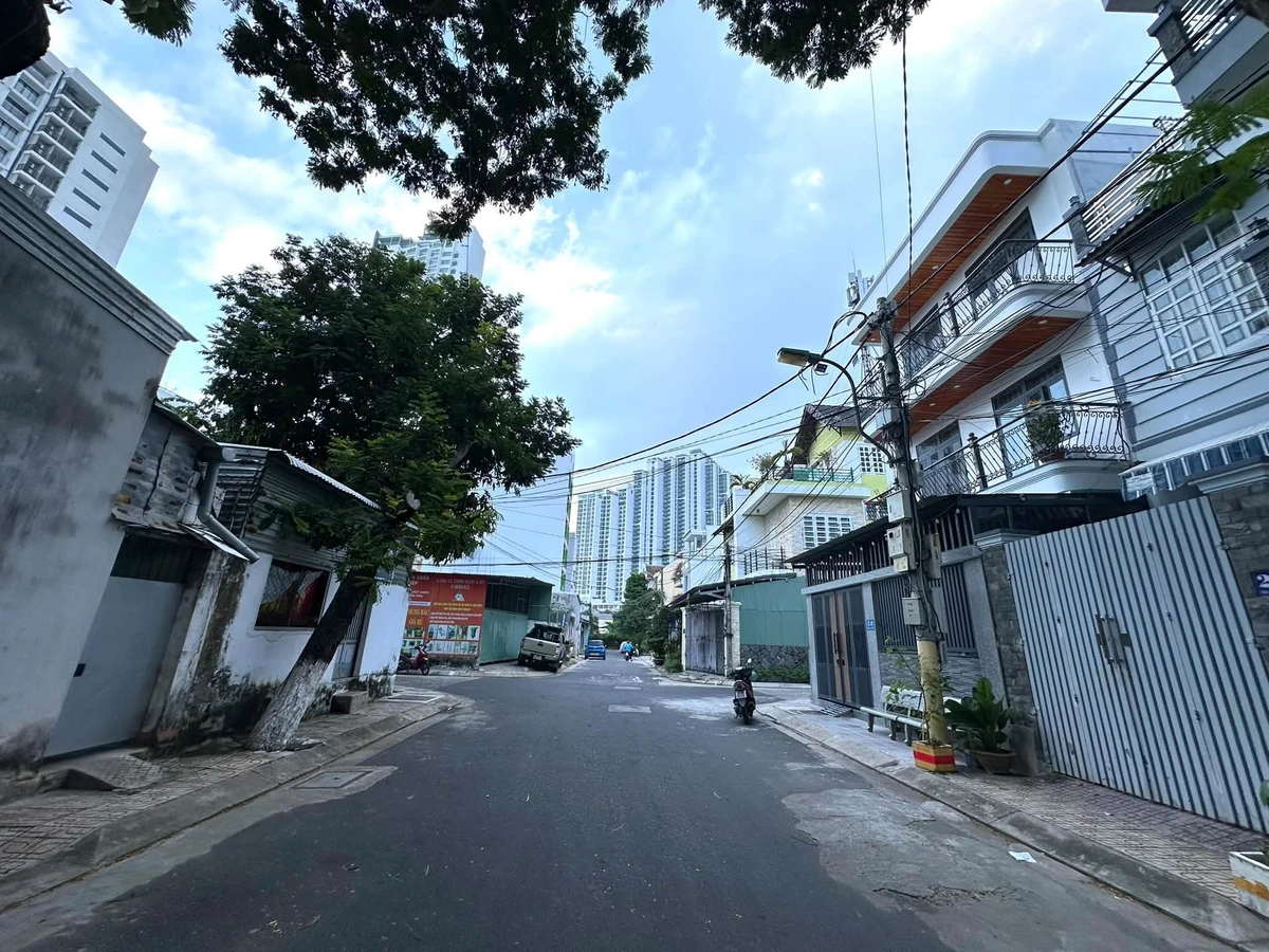 Bán nhà 3 tầng mặt tiền Phó Đức Chính gần biển Nha Trang - Ảnh thu nhỏ 3