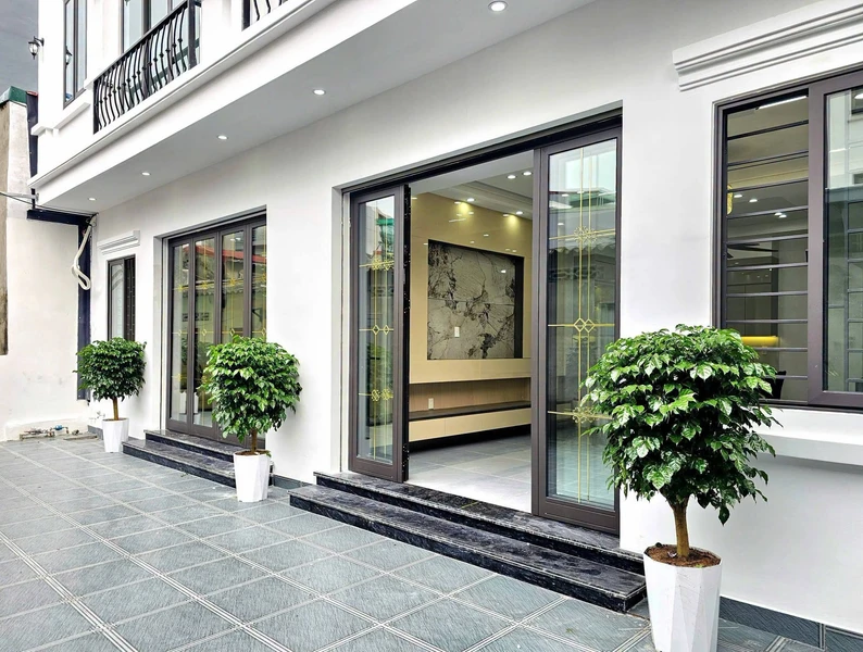 Bán nhà 4 tầng 60m2 độc lập, 4PN, ngõ 193 Hồ Sen, Hải Phòng, giá 4,35 tỷ