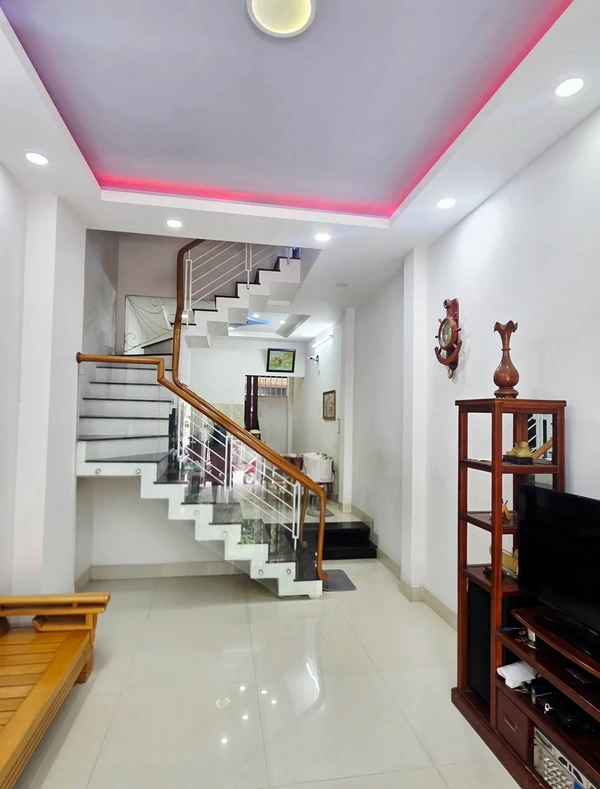 Bán nhà 3 tầng hẻm ô tô 51m² Nha Trang 6,65 tỷ