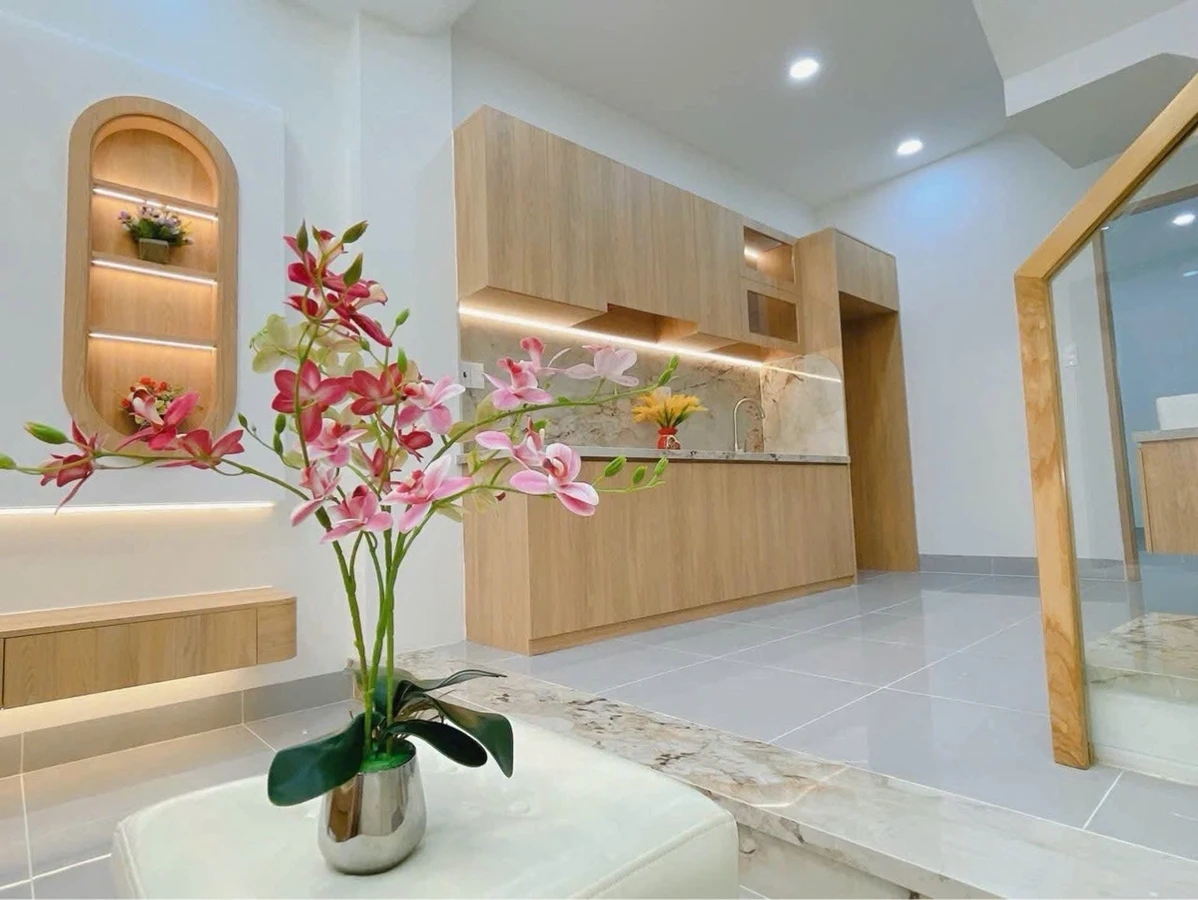 Bán nhà 3 tầng 57m2 (3.8x15) 4PN, đường 8m ô tô đậu cửa, Quận 6, giá 6 tỷ - Ảnh thu nhỏ 2