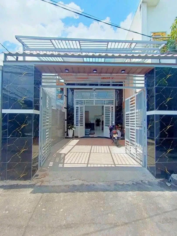 Nhà bán Nguyễn Du Dĩ An 93,7m² 2 PN sân đậu ô tô
