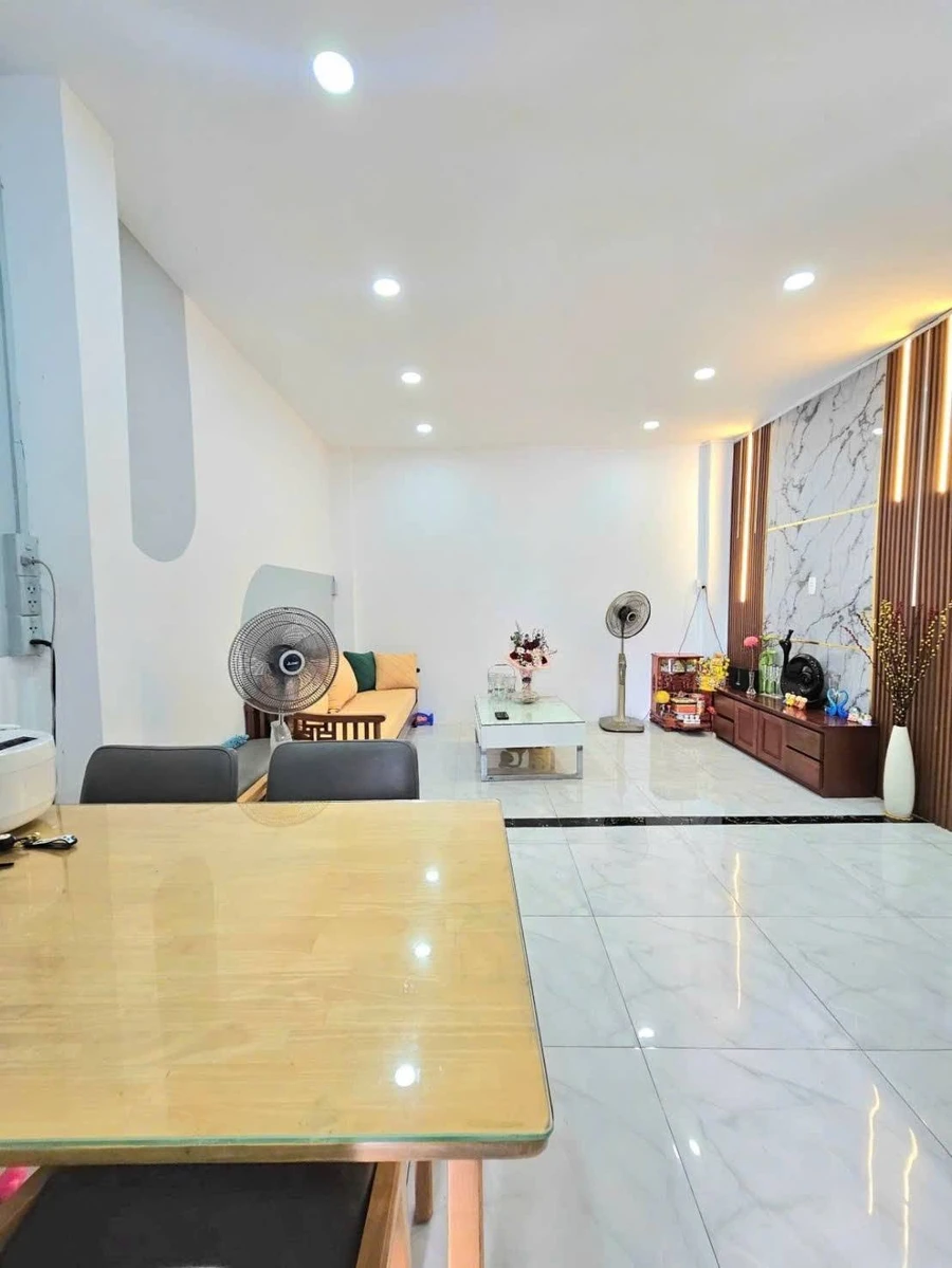 Bán nhà 2 tầng mới Quận 1 gần 40m2, 5.8 tỷ - Ảnh thu nhỏ 2