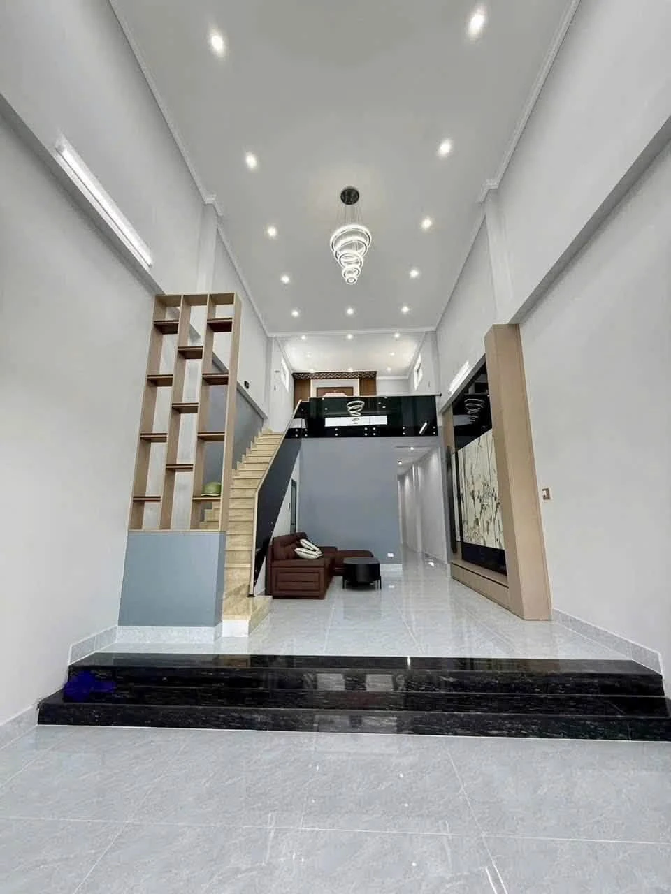 Bán nhà mặt tiền 108m² 3 phòng ngủ Ngọc Hân Công Chúa Quận 1 - Ảnh 1