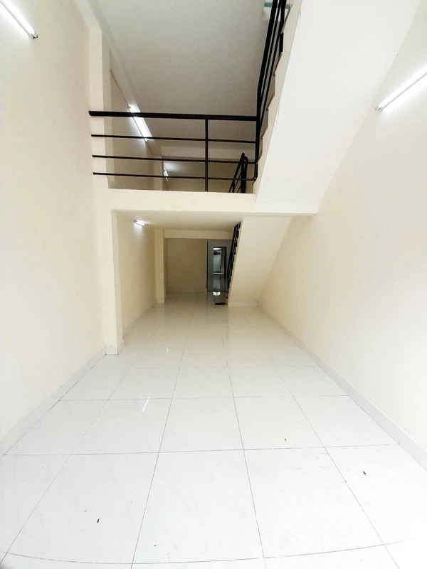 Bán nhà 3 tầng hẻm 6m thông Trường Sa, 2 mặt tiền, 42m2, giá 9.x tỷ dattrucchinh