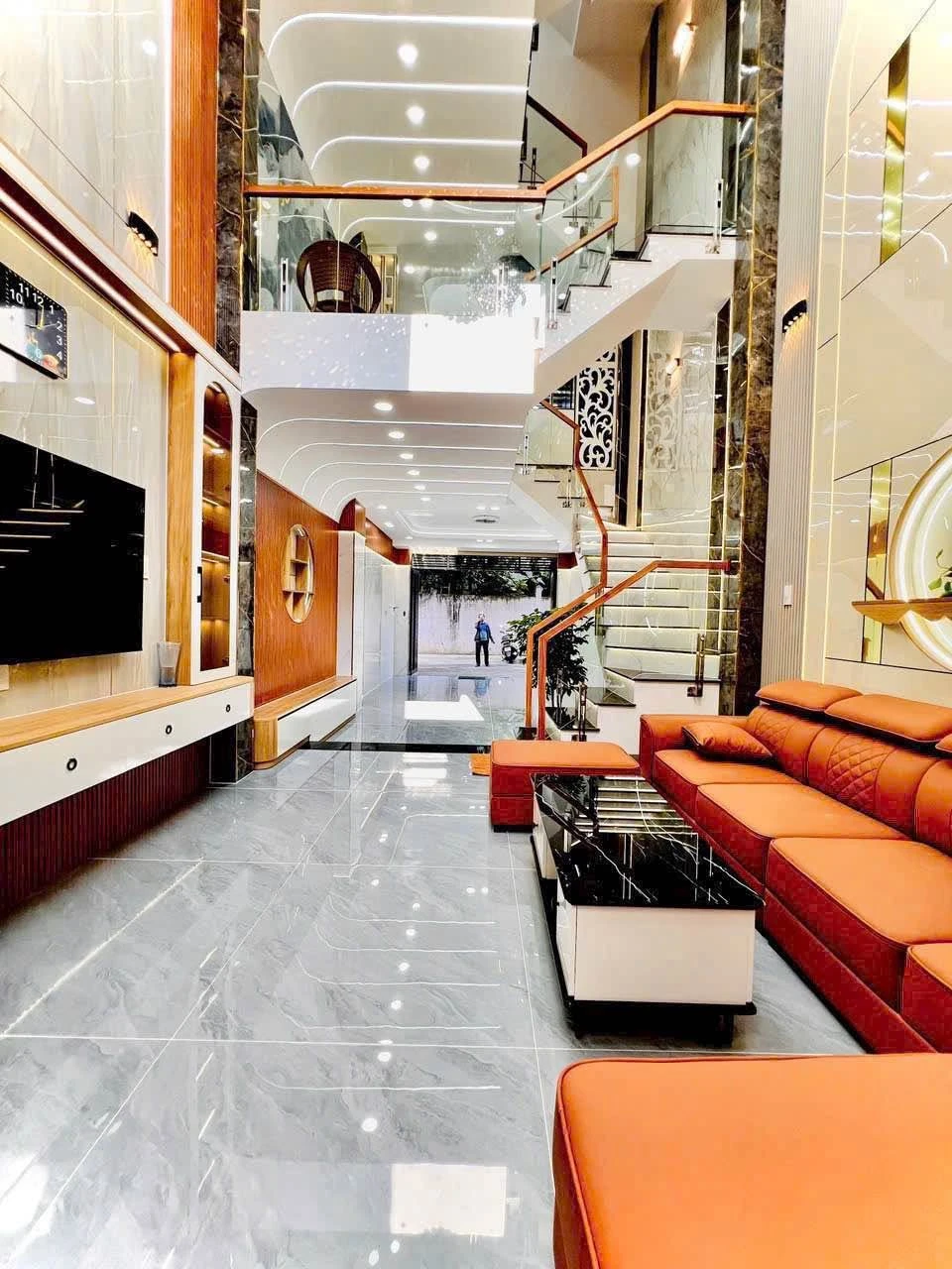 Bán nhà phố 1 trệt 1 lửng 3 lầu 52m² full nội thất Huỳnh Thị Hai, Quận 12, giá 6,89 tỷ - Ảnh 1