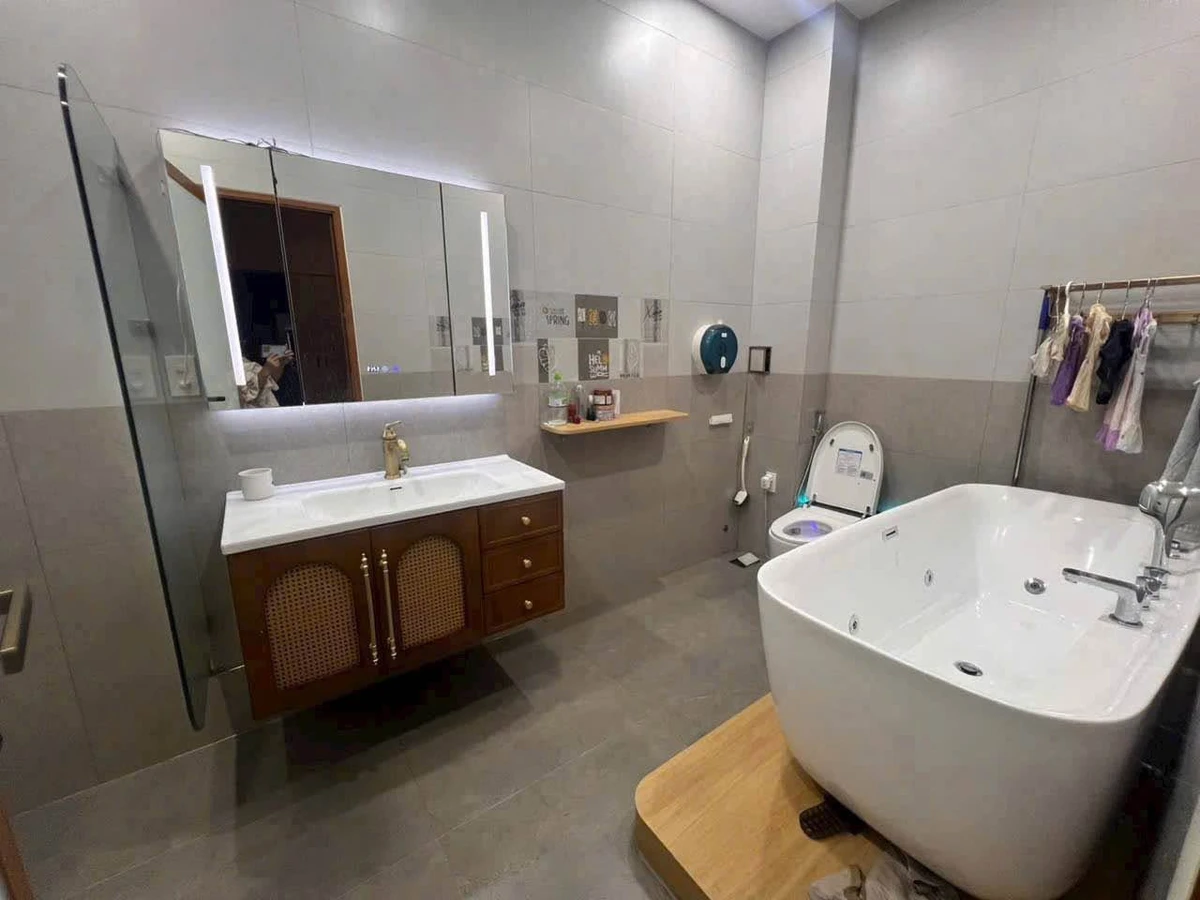 Bán nhà phố Buôn Ma Thuột, 9x18.6m, 4 phòng ngủ, 19 tỷ - Ảnh thu nhỏ 5