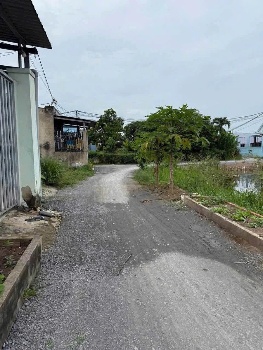 Bán nhà nhỏ có sân vườn 9x18m, sổ hồng riêng tại Xã Đức Hòa Hạ, giá 1,6 tỷ - Ảnh 1
