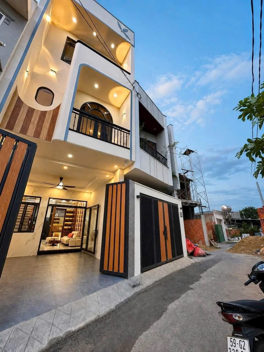 Bán nhà 1 trệt 2 lầu 4,5x18m, 3 phòng ngủ, tặng full nội thất, Tân Phong, Biên Hòa - Ảnh thu nhỏ 2